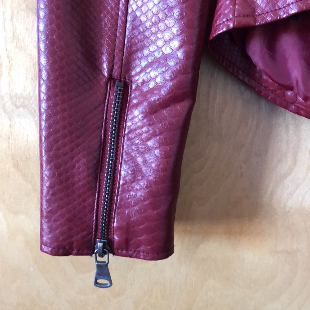 Needs repair - GUESS Brick Red Faux Leather Moto Jacket - Small - Picture 15 of 15